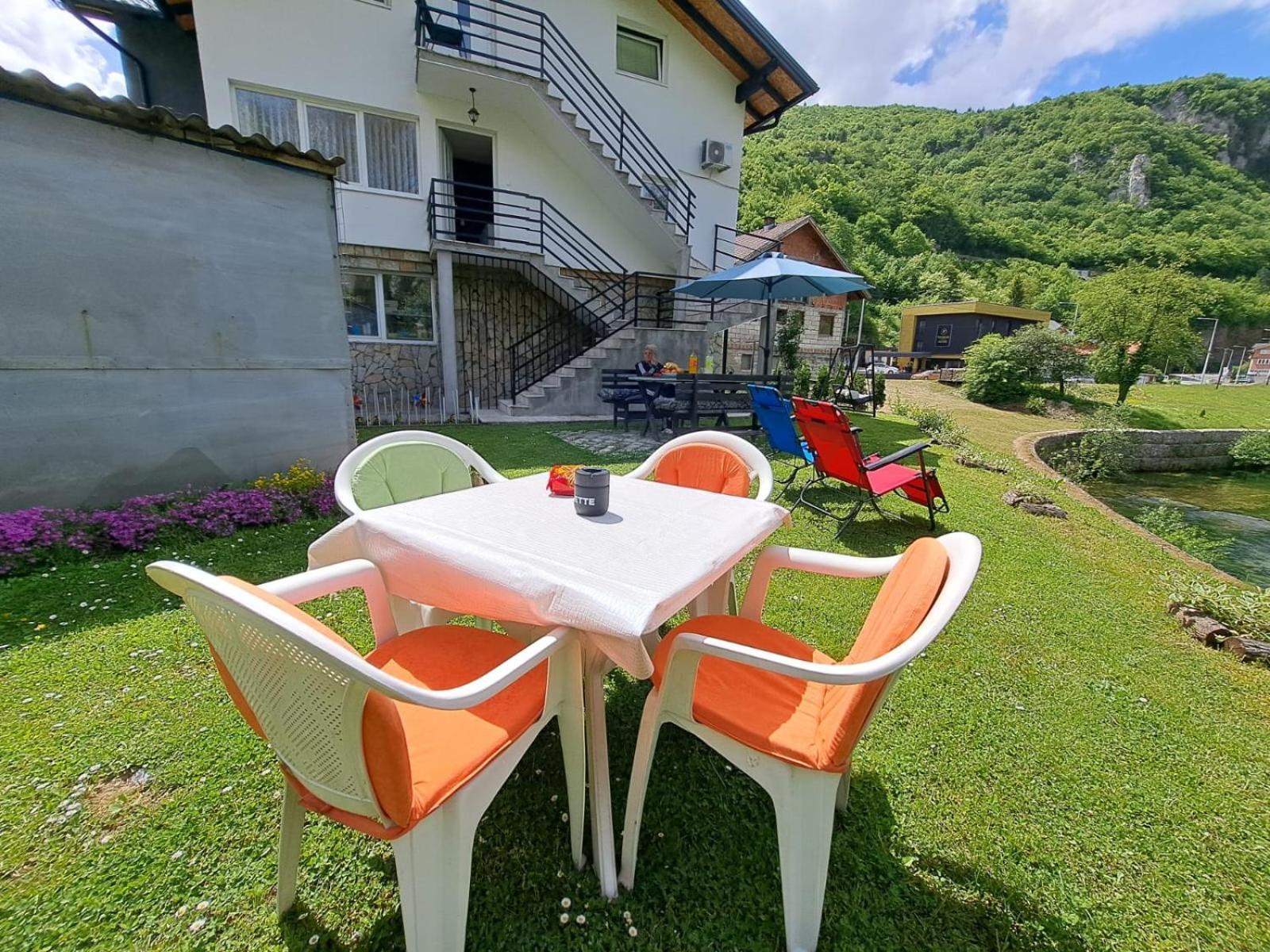 Sobe Zizi Bed & Breakfast Яйце Екстериор снимка