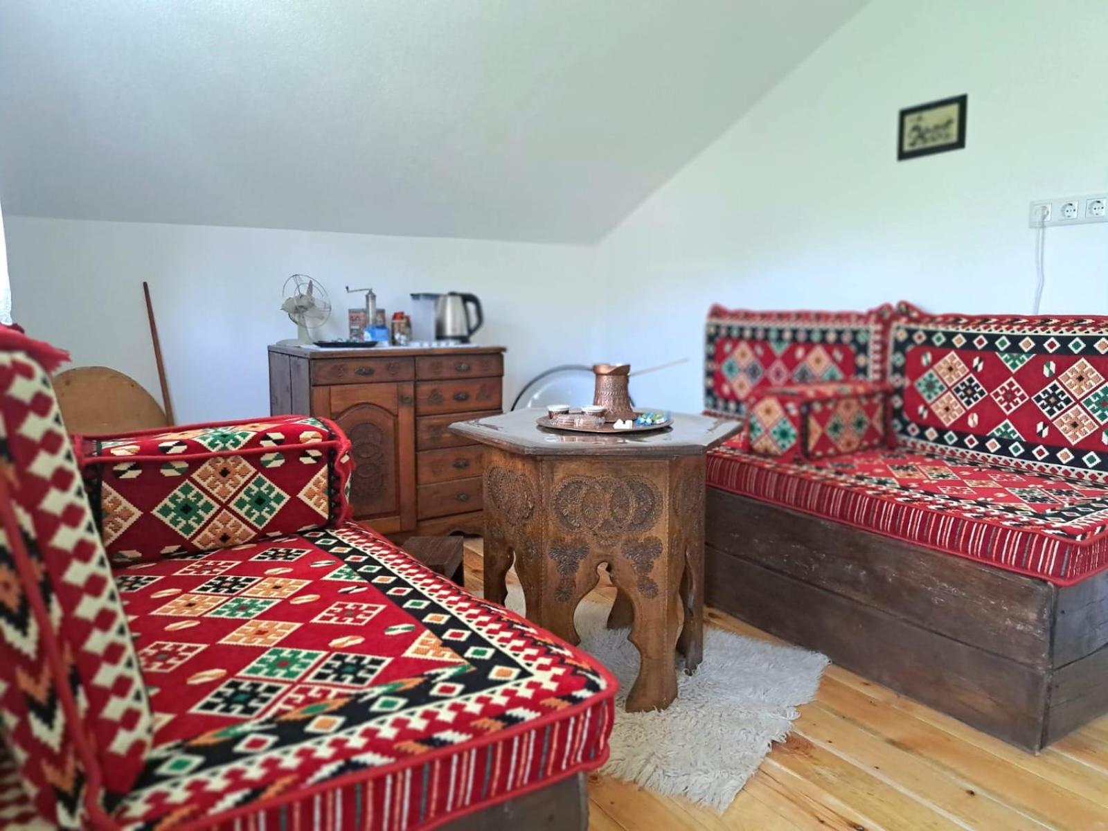 Sobe Zizi Bed & Breakfast Яйце Екстериор снимка