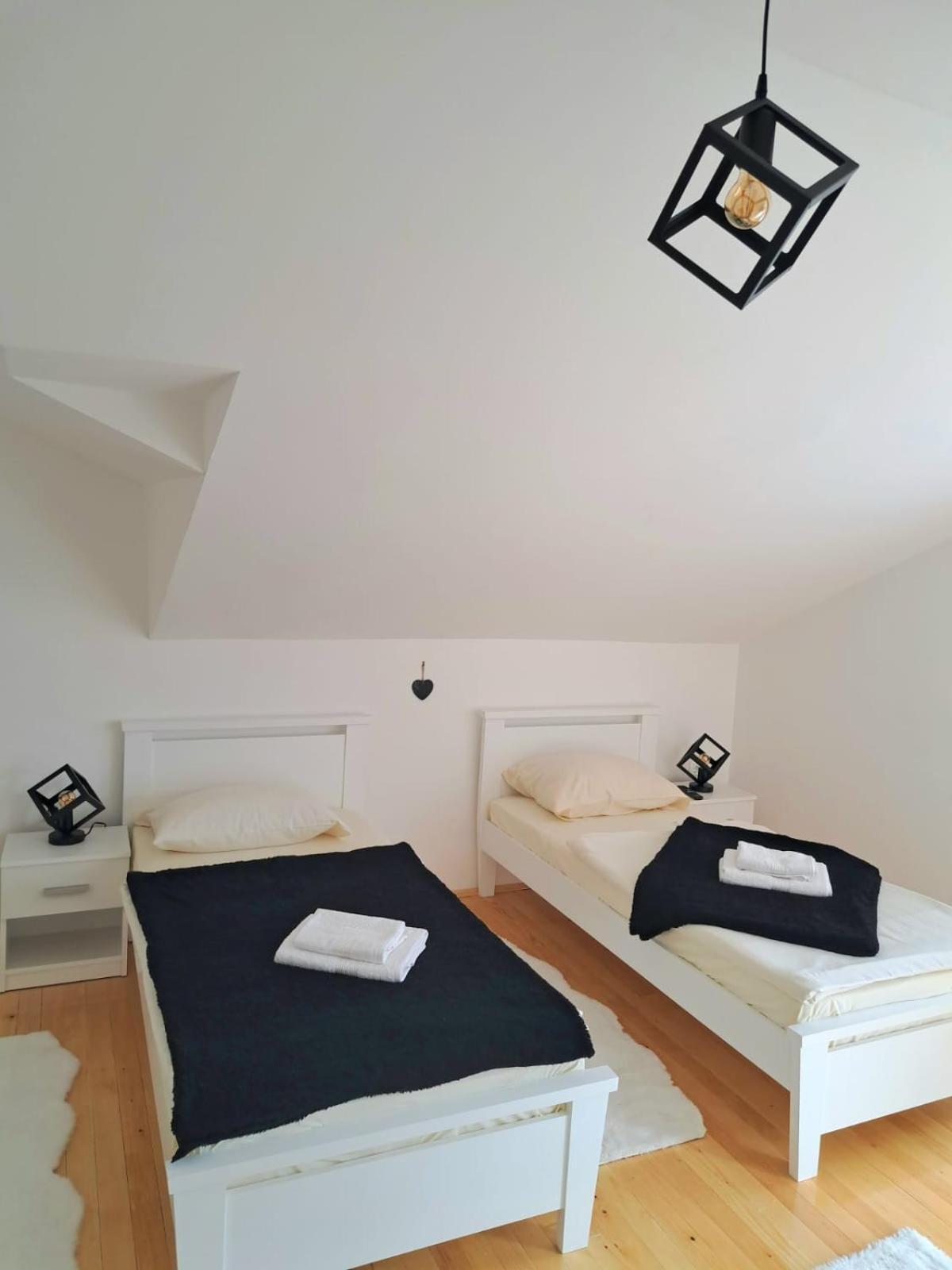 Sobe Zizi Bed & Breakfast Яйце Екстериор снимка
