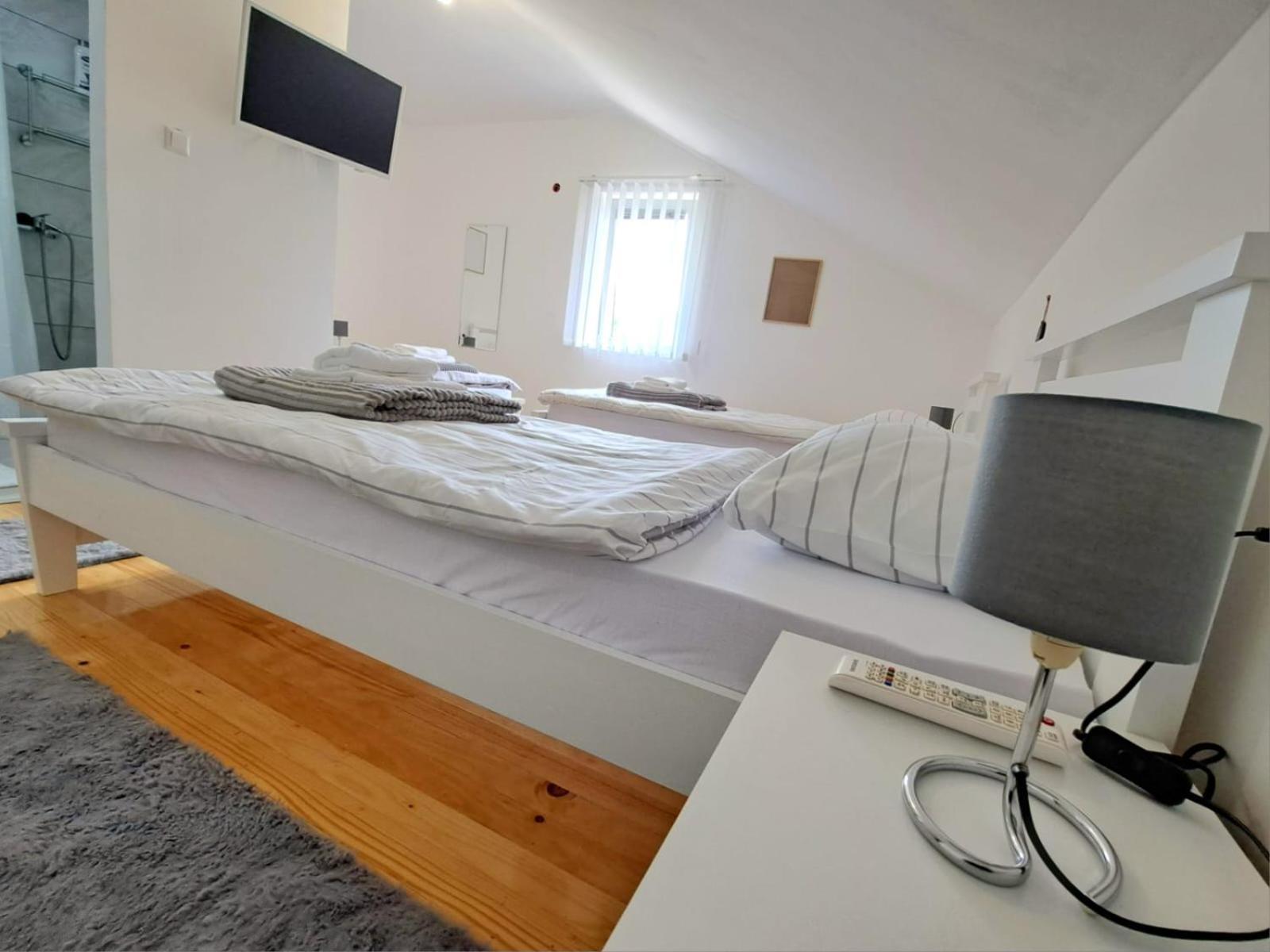 Sobe Zizi Bed & Breakfast Яйце Екстериор снимка