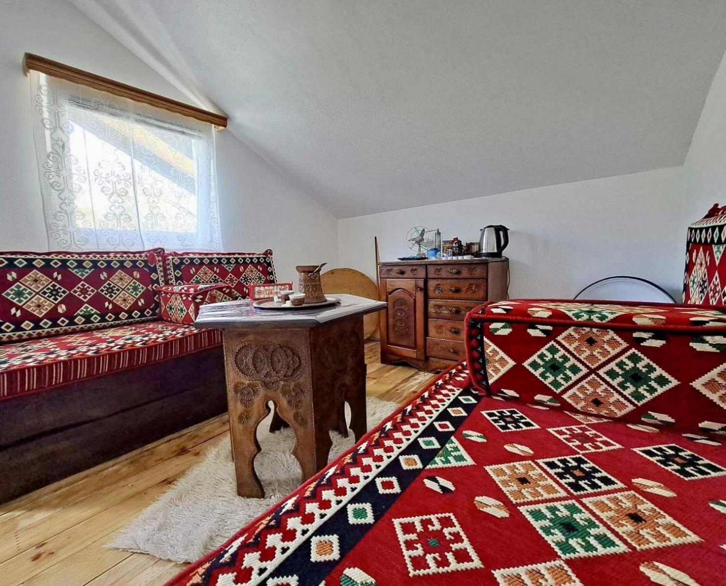 Sobe Zizi Bed & Breakfast Яйце Екстериор снимка