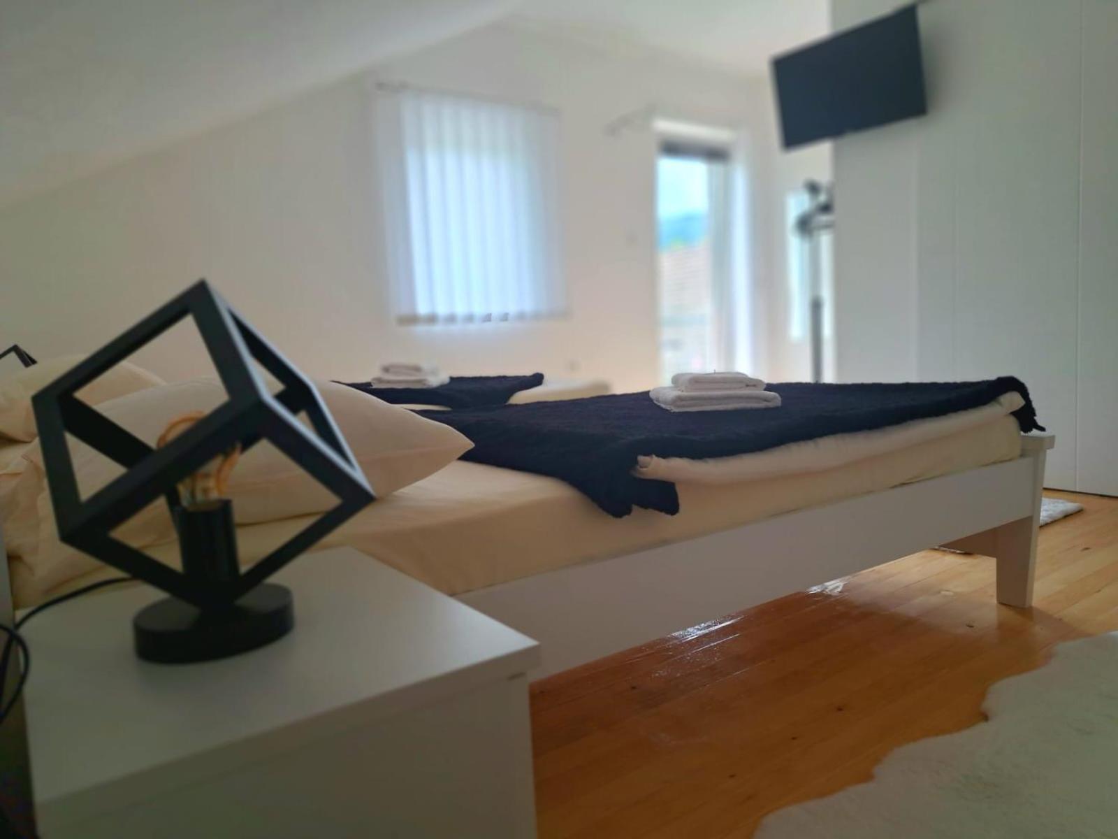 Sobe Zizi Bed & Breakfast Яйце Екстериор снимка