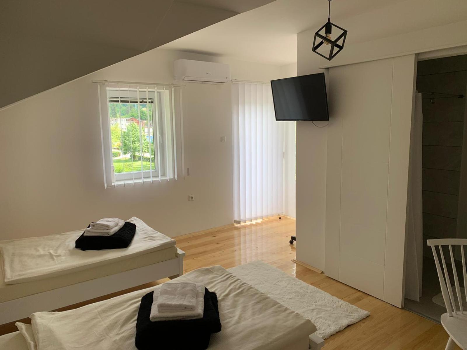 Sobe Zizi Bed & Breakfast Яйце Екстериор снимка
