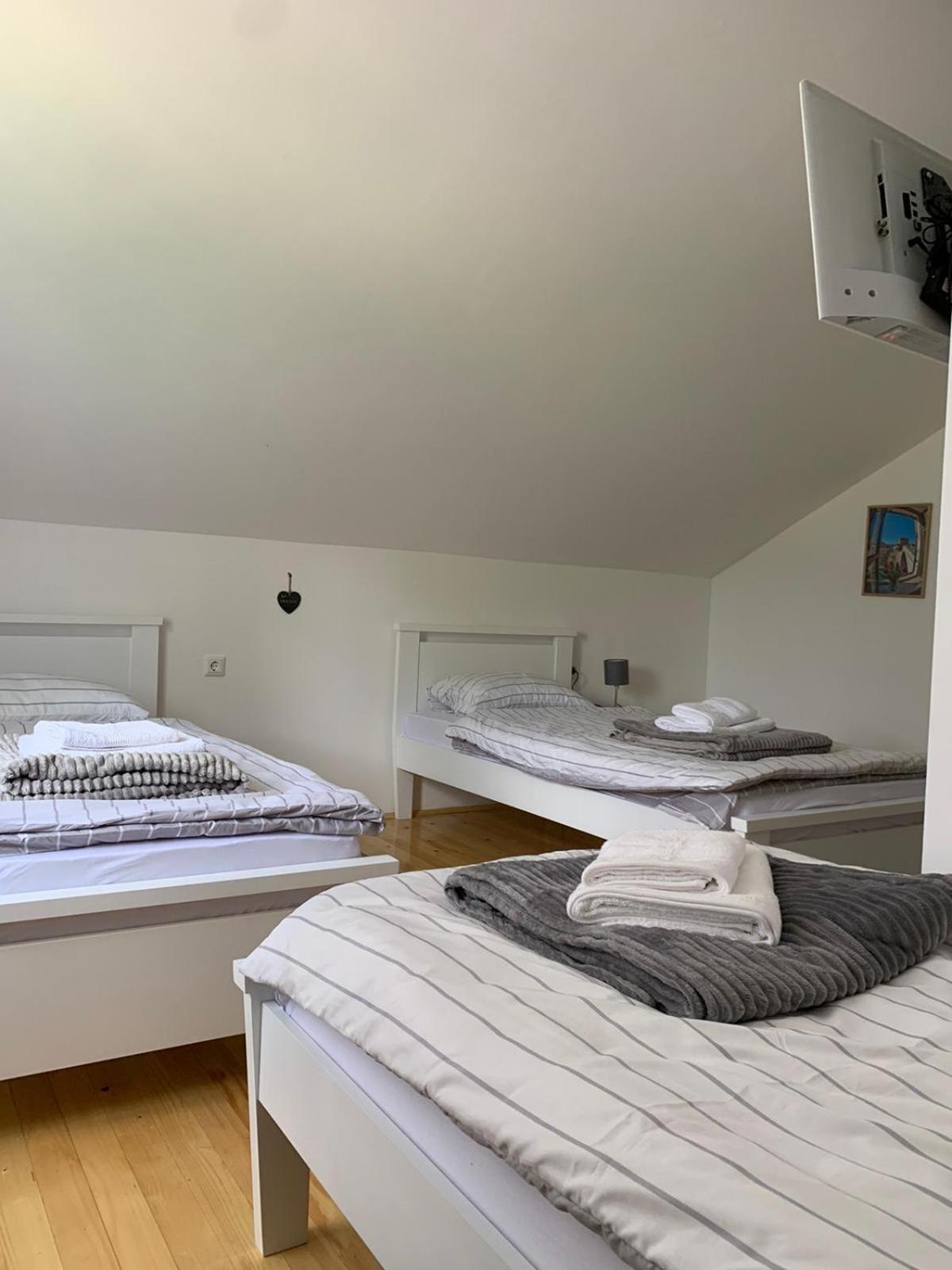 Sobe Zizi Bed & Breakfast Яйце Екстериор снимка