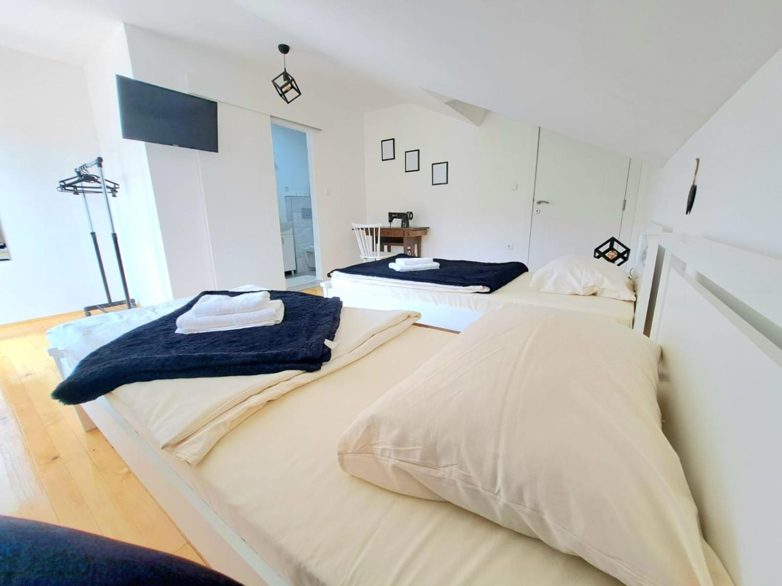 Sobe Zizi Bed & Breakfast Яйце Екстериор снимка