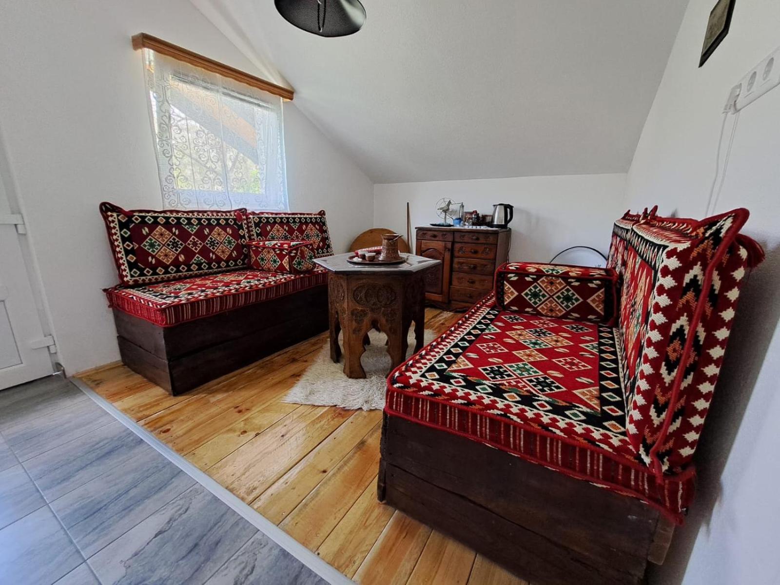 Sobe Zizi Bed & Breakfast Яйце Екстериор снимка