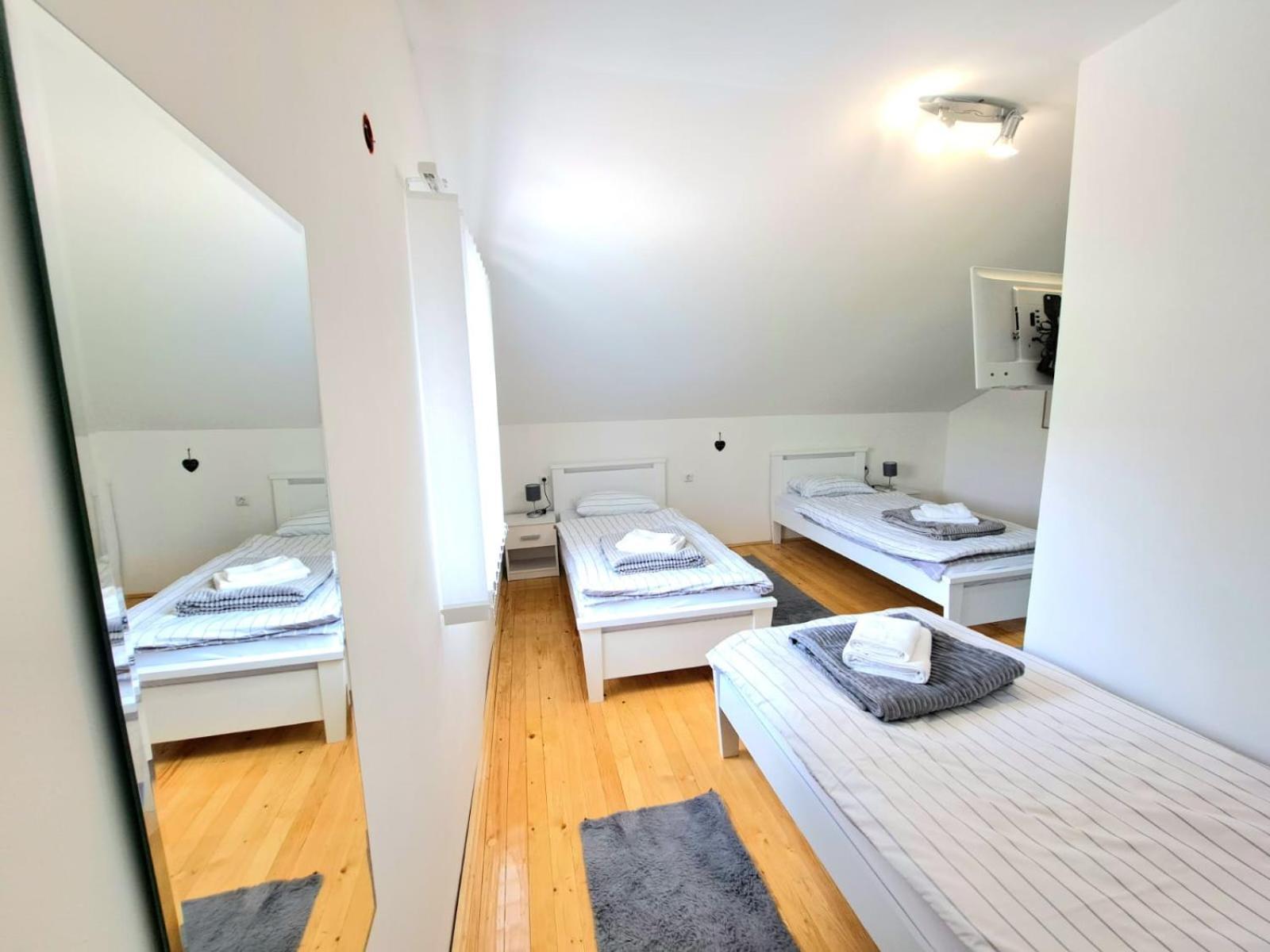 Sobe Zizi Bed & Breakfast Яйце Екстериор снимка